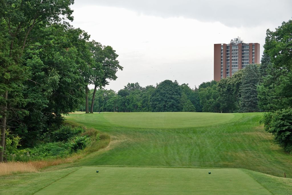 5th Hole at Toronto Golf Club (476 Yard Par 4)